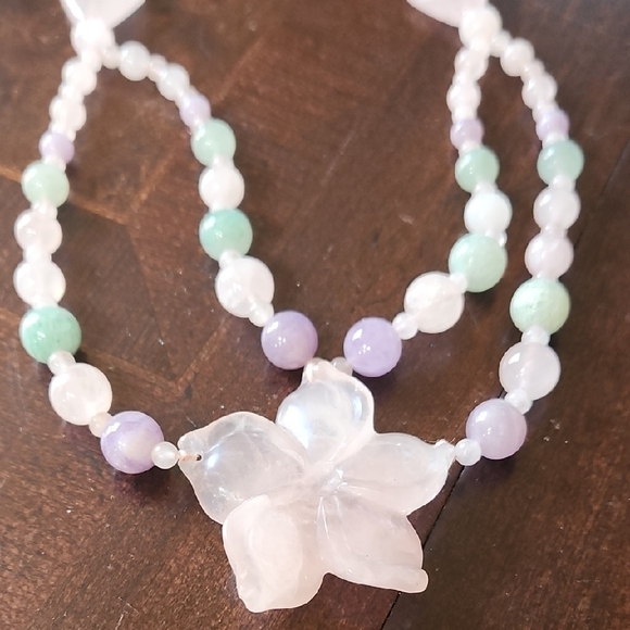 Elegant Multi-Color Quartz & Jade Gemstone Necklace - Picture 2 of 4